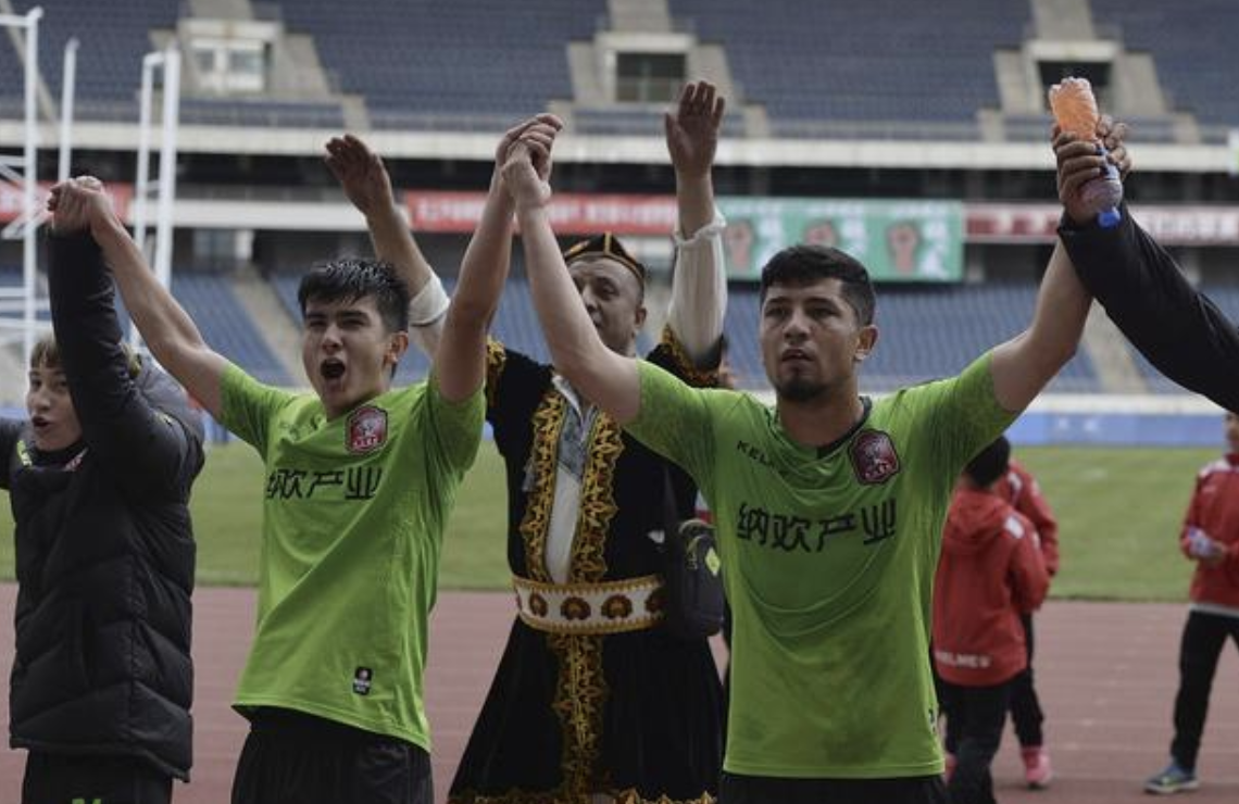 其实，我目前仍担任新疆足协副主席，目的地是帕米尔足球俱乐部，那里是哈提哈指导的弟