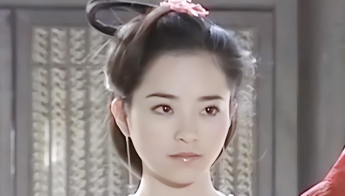 深刻的便是《龙飞相公》中的雪晶灵和《梁山伯与祝英台》中的丫鬟银心。