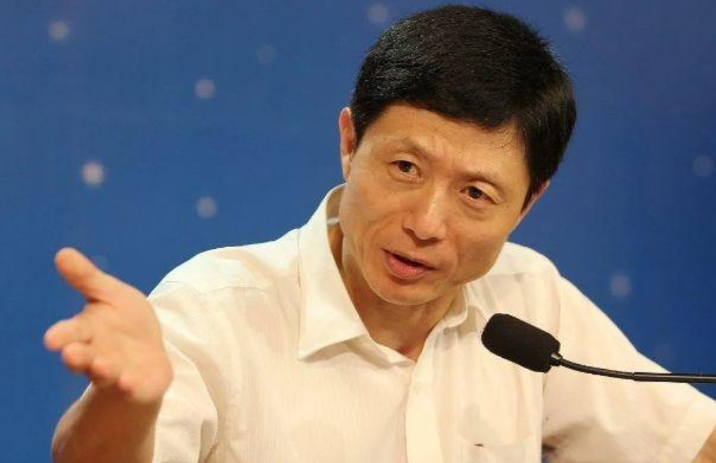 艾跃进曾说过：“让工人下岗，还要人家从头再来，你们为什么不从头再来呢？”说得好！