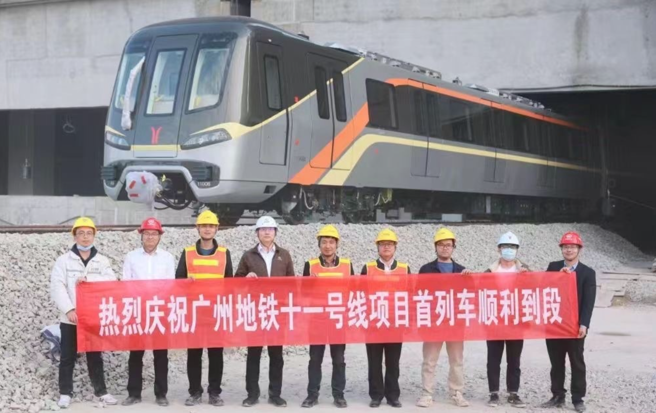 有广州网友留言：广州地铁11号线6月28日通车有希望吗？目前，首列车已经顺利抵达
