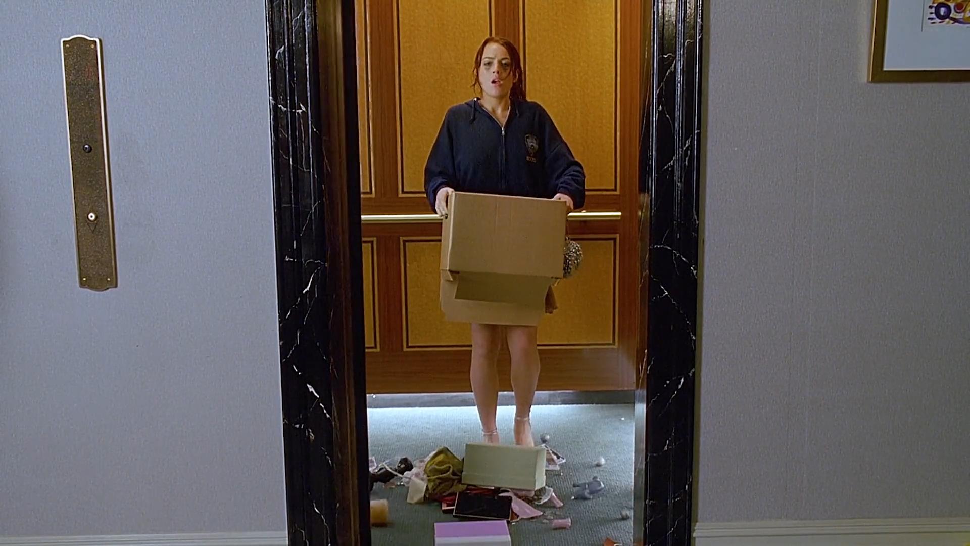 她曾经是全世界最幸运的女人，却因为亲了一个倒霉蛋，一夜之间被霉运缠身。回家发现家