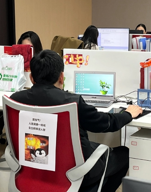 笑鼠了 返工第1天打工人状态如此稳定
哈哈哈哈
尊的要被同事笑死 ​​​