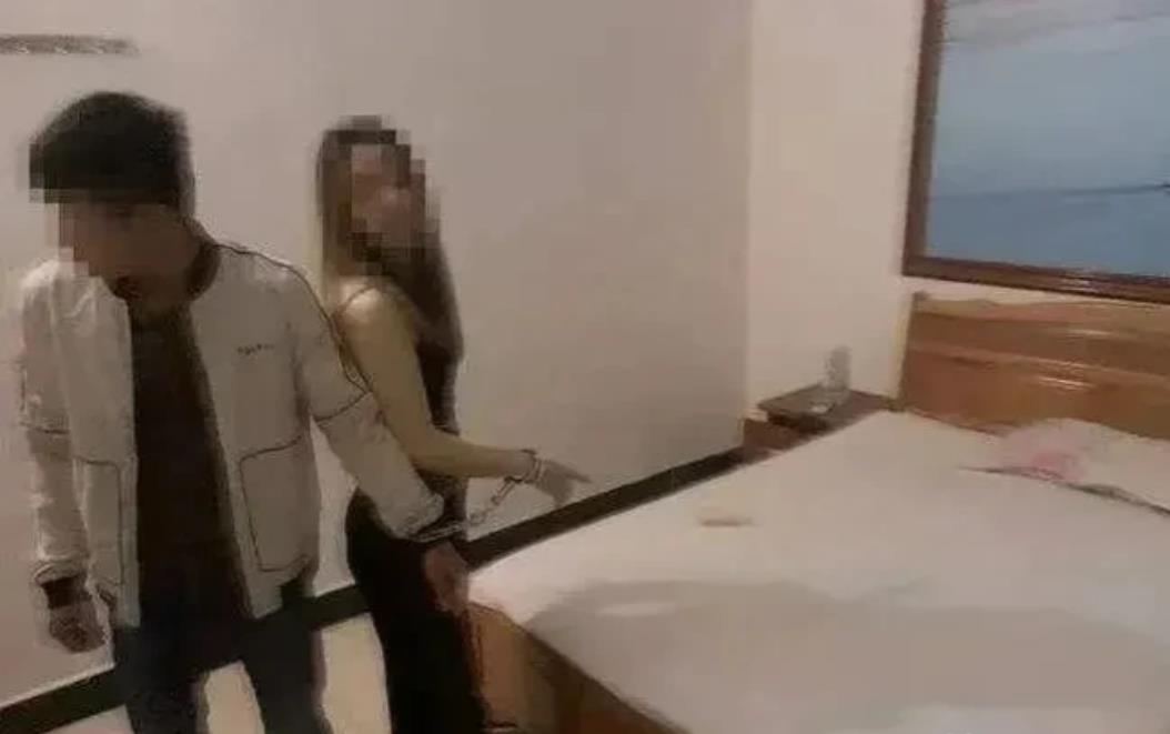 湖南永州，一男子到洗浴中心按摩时，被临检民警认定为嫖娼，行政拘留三日。男子认为，