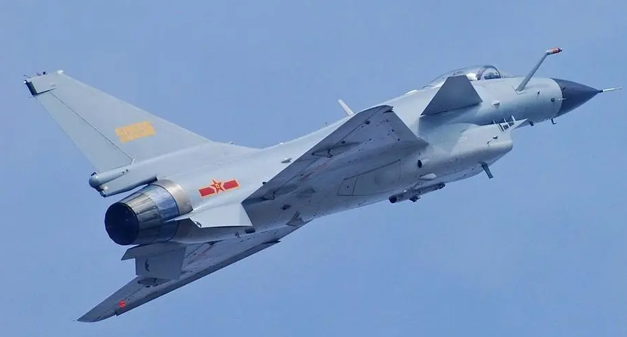 中国空军已崛起！
空军飞机:
仍然保留着3代机:歼-7飞机300多架，
我们已经