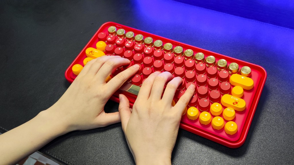 添金红装 中式典雅 专属于女生的雷柏 ralemo Pre 5 多模无线机械键盘