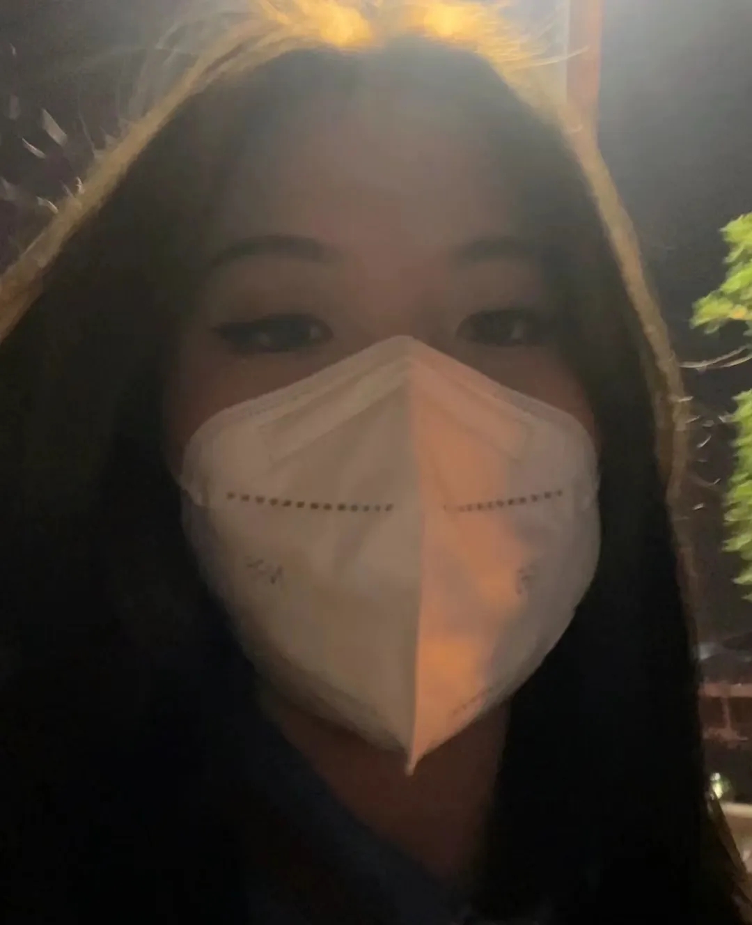 网上认识了一个男快一个月了，每天聊天，他每次都叫我去外面玩还是要晚上出去玩，我说