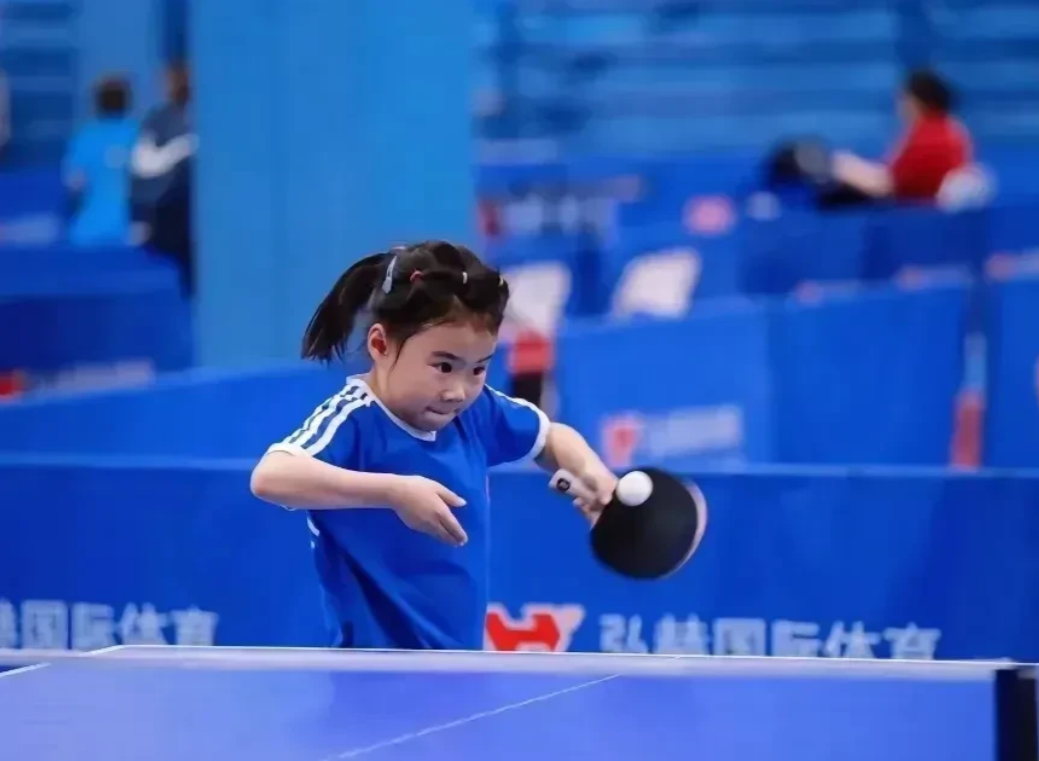 不应该，王楠当陪练，教出的孩子连8强也进不去吗？

成都国少乒乓球选拔赛中
王楠