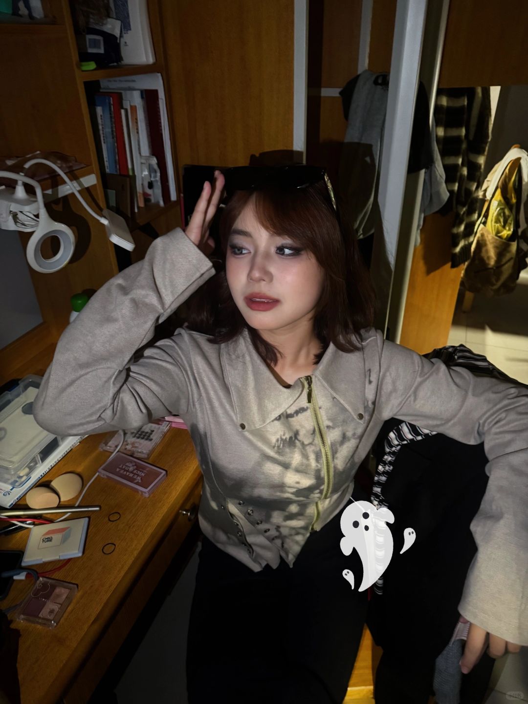 被室友爆改成恶女
平时都化甜妹妆，室友都化酷姐妆，当我又一次化了甜妹妆站在室友面