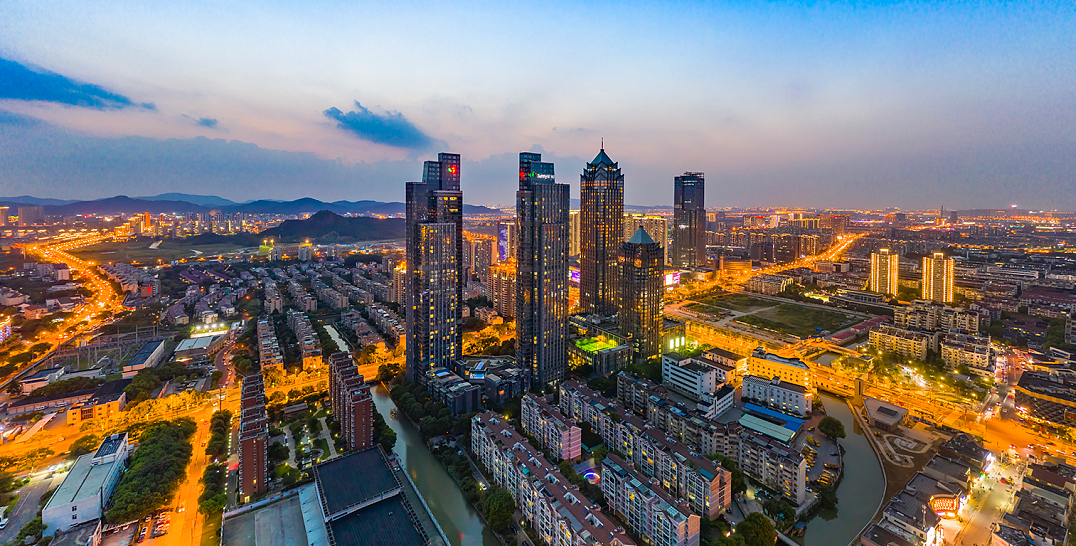 有史以来最大的房产行业诉讼丑闻来了！
上海陆家嘴集团向苏州市高新区管委会、苏州市