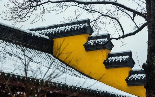 【 今日 · 大雪 】
 “大雪”是农历二十四节气中的第21个节气，更是冬季的第
