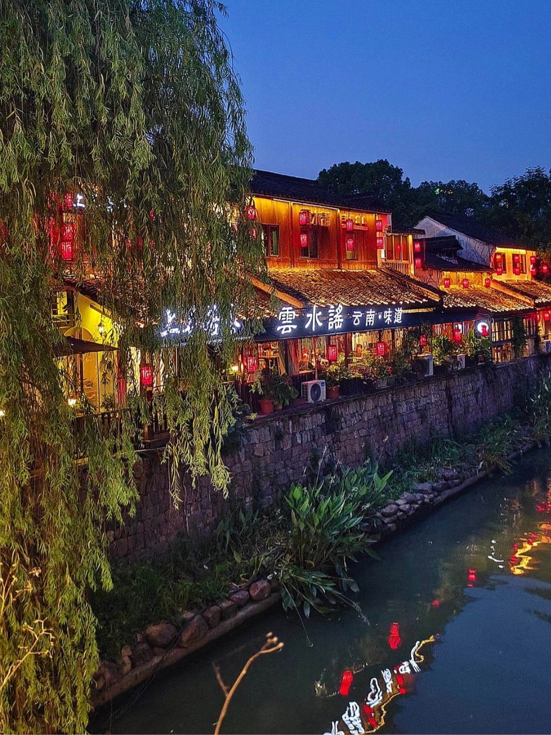来杭州旅游，千万千万要去逛一趟小河直街