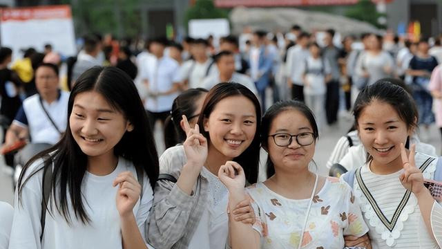 学生高考体检需要“脱光光”？高三党瑟瑟发抖，医生：谁想看你