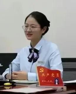 事发24小时不到，江苏银行就对女职员徐某举报领导性侵一事发布了通告，免去了当事人