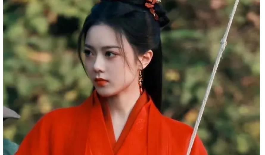 00后小花已经开始在古偶圈崭露头角，赵今麦、孙珍妮、向涵之、王影璐是一个级别的竞