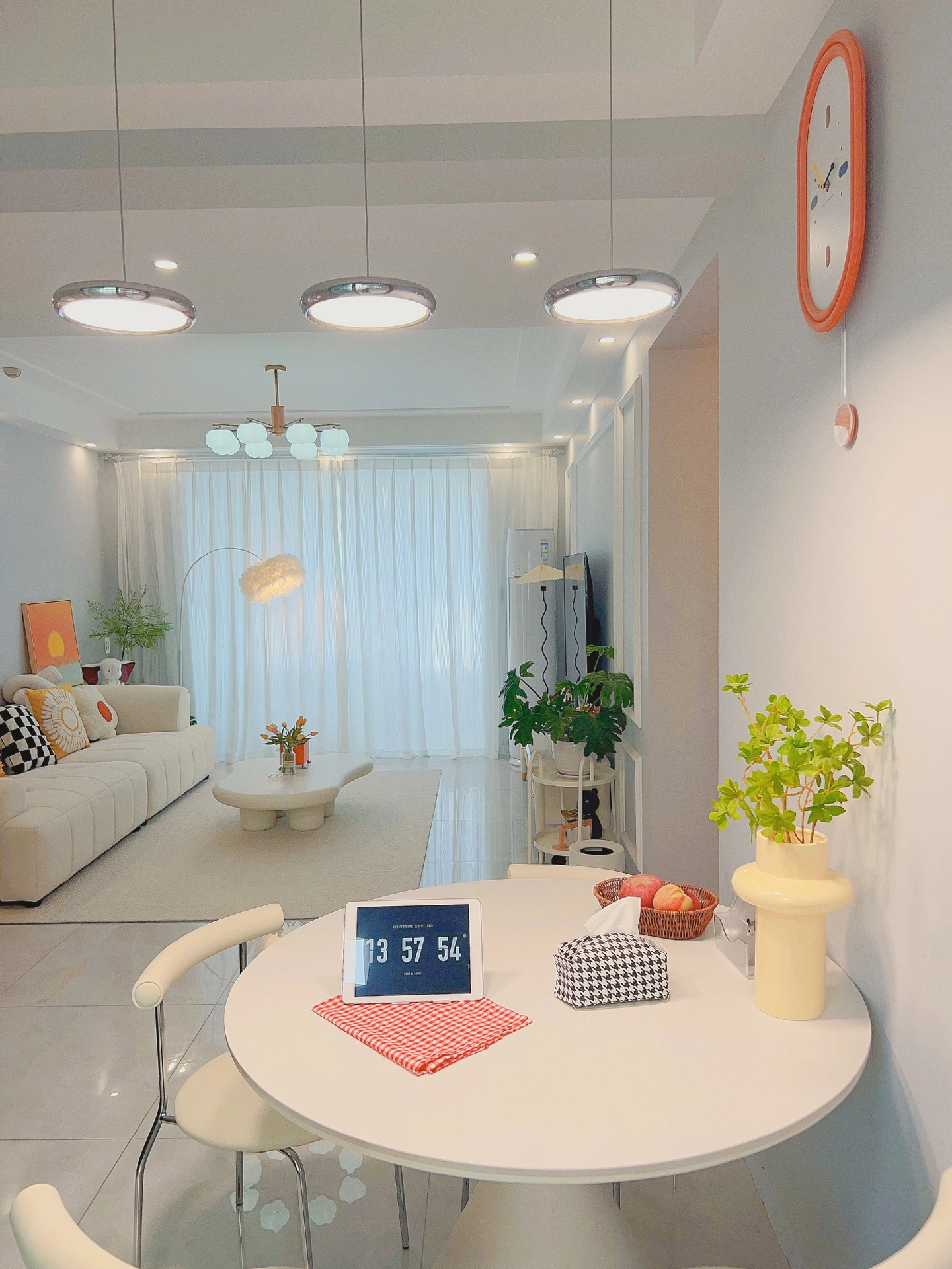 
🛋️面积：建筑113平米，套内80平米
🖼️户型：三室两厅一卫
🛋️装修