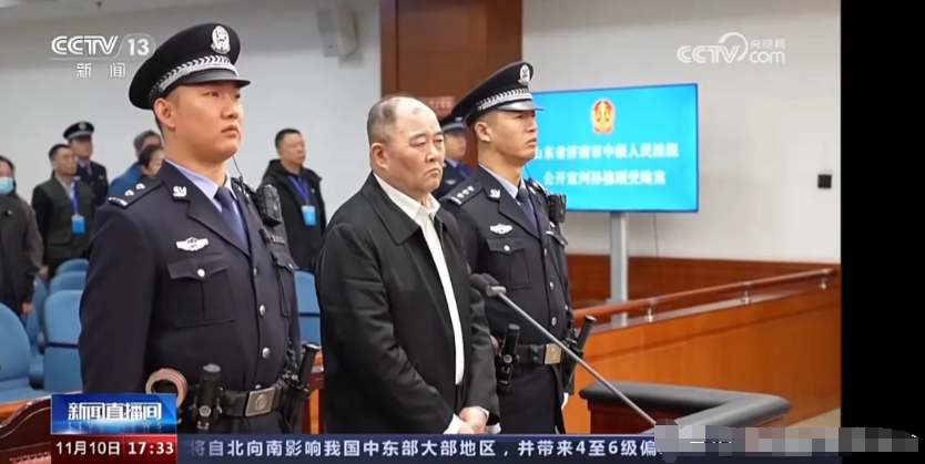 靠山吃山，胆大无边！昨夜济南的第一场雪，也没能压住看到审判银行蛀虫带来的愤恨之情