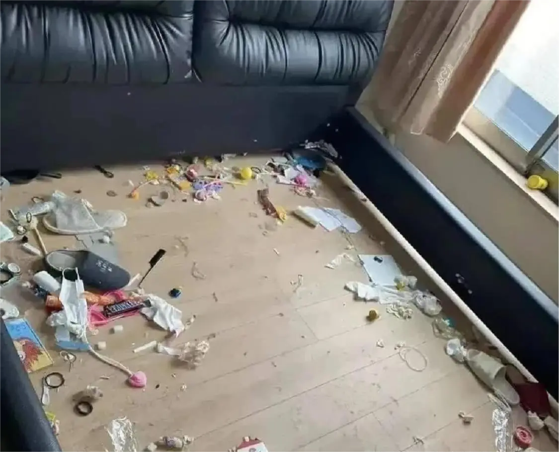 每家的床底都会有这一幕吗？
