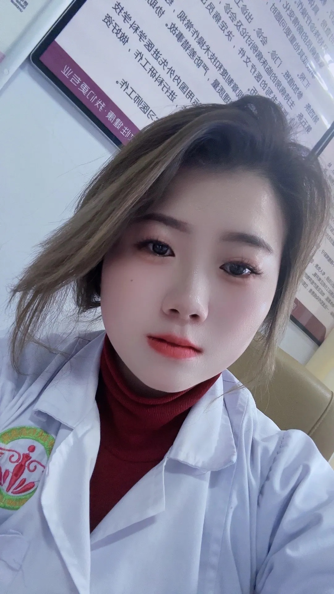 这个世界除了朝九晚五，还有很多人加班到深夜没有双休。没有热好的粥，没有灯火通明的