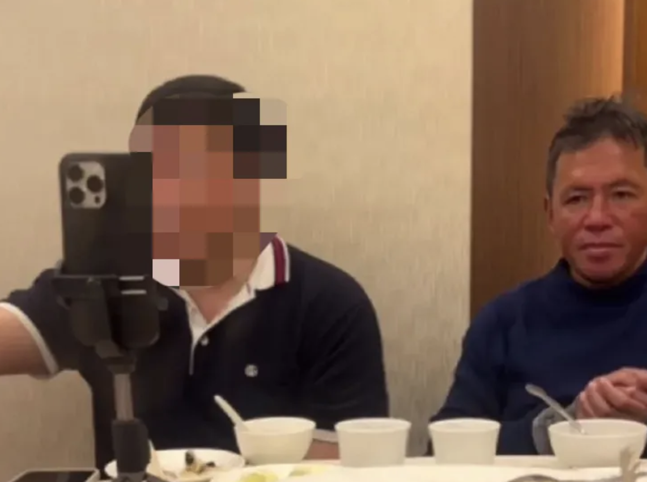 华裔流浪博士能不能回国不一定，但已经有人带着他开直播了，有些人脑子就是转的快，流