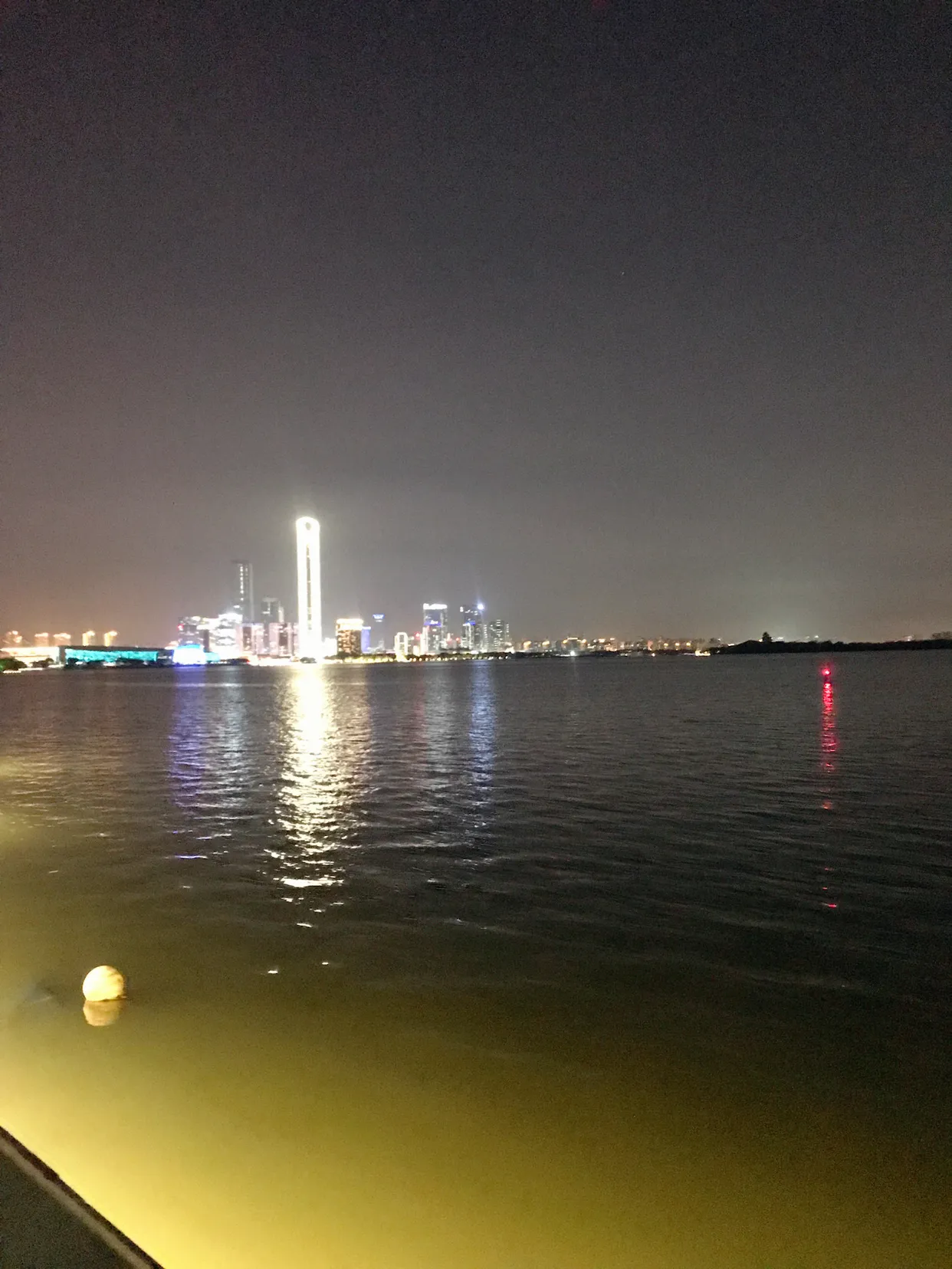 我现在学聪明了，
不管谁家有事，
只要不通知我，
没人告诉我的，
我一概装作不知