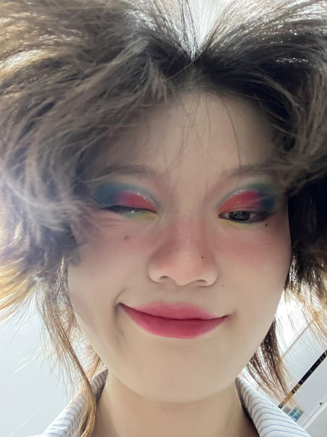 彩色让人心情愉悦🌈
妆容仿自👉🏻@云子 ，彩色妆容绝绝子，而且每个妆容的穿