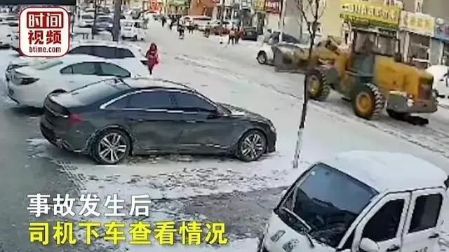 东北吉林很冷吗？铲雪车，每天都要铲雪吗？当然，我们西南方向没有见到这么大的雪。听
