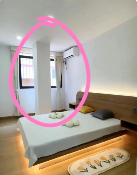 主卧室的这根柱子该怎么设计呀？ 这是个承重柱，没办法拆掉，设计师出了几个方案，做