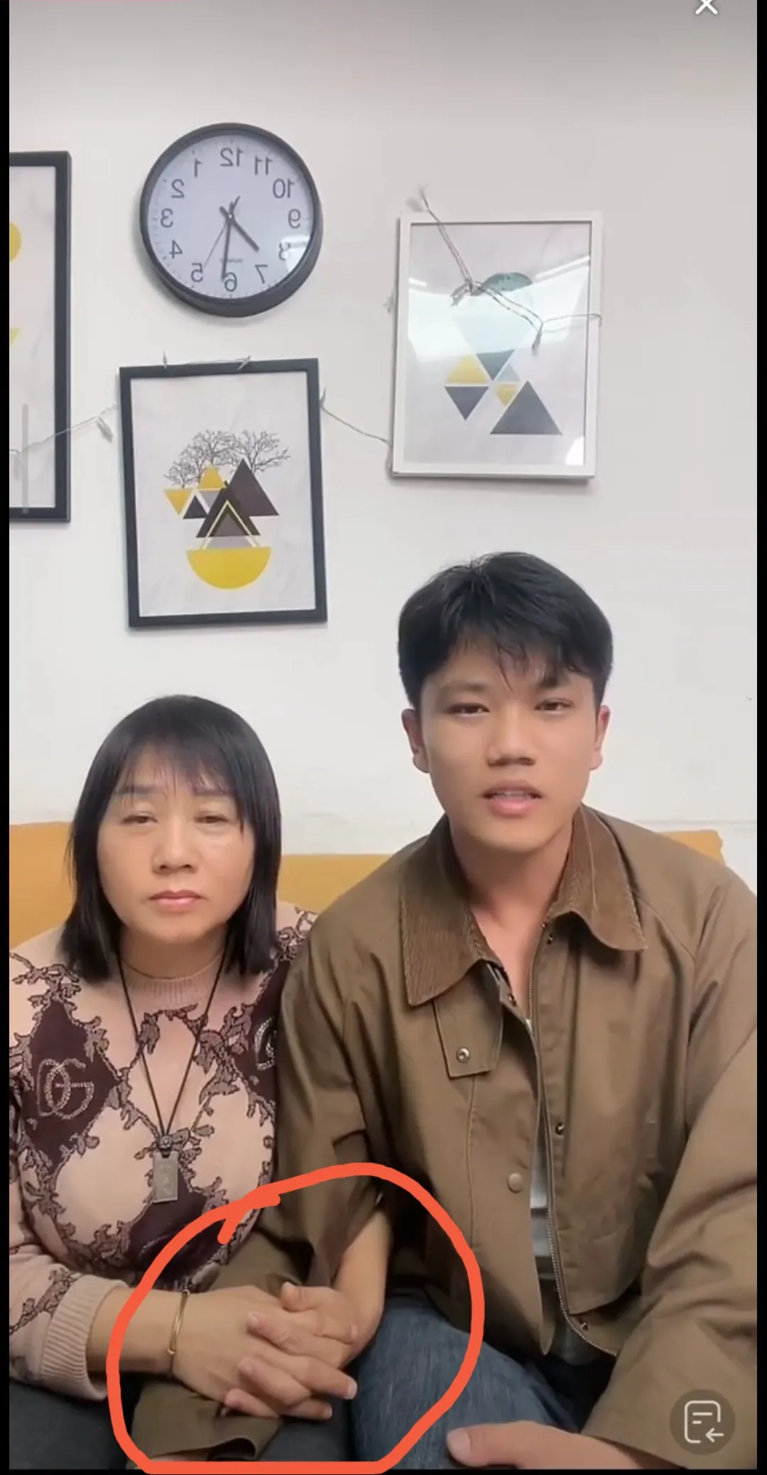 昨天解清帅直播/与涂磊老师连线时说了六件事
    1、女朋友不在四川，两人是异