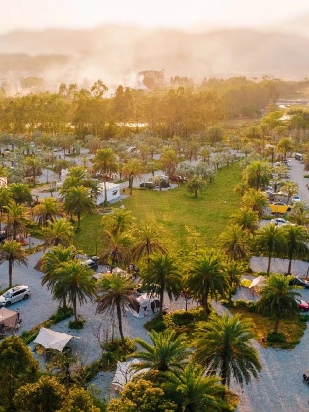 广深1.5H车可停营位的东南亚风情露营地