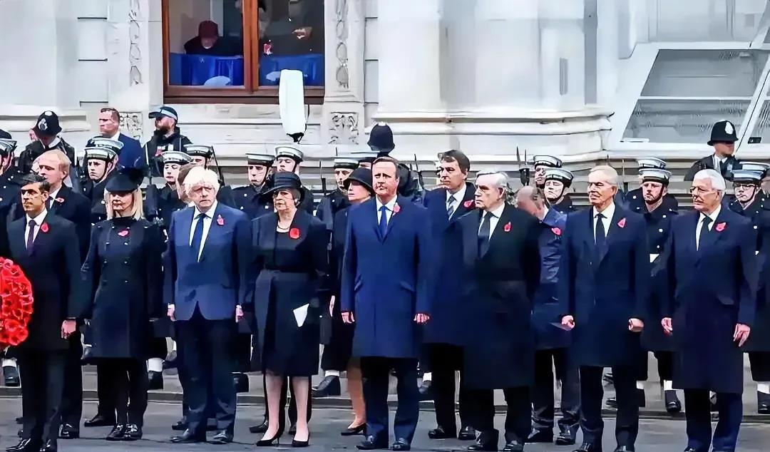 美国目前在世的6位总统：

卡特：出生于1924年，今年已经高寿99岁
克林顿：