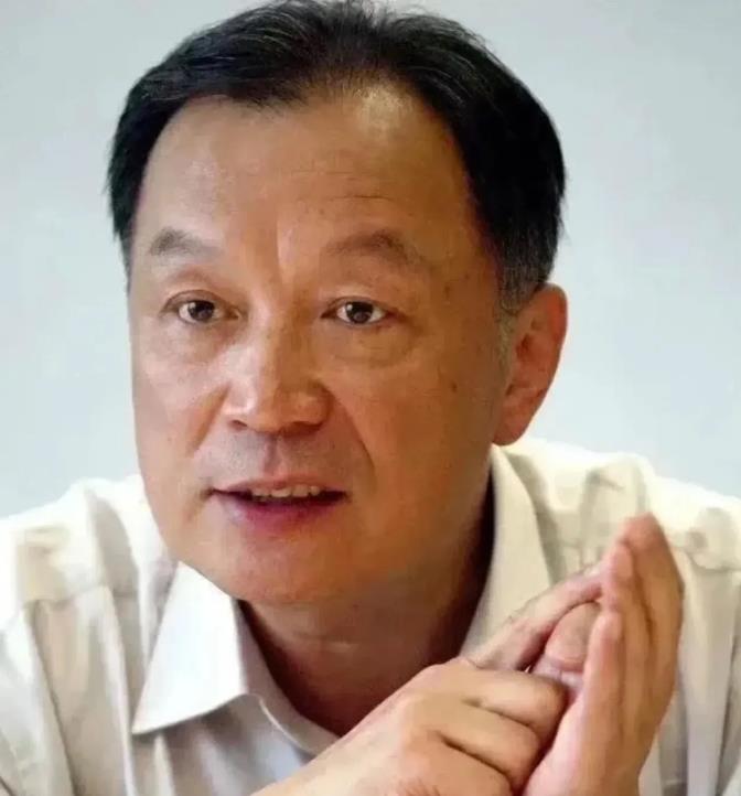 温铁军真是敢说、说真话！ 他说：在农村，20万到30万元就可以盖一栋三层楼，10