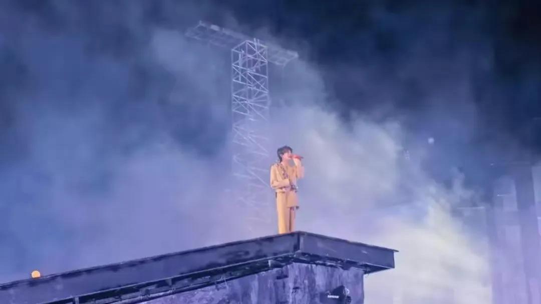 华晨宇杭州演唱会自我封神，韭菜割出了最高境界！