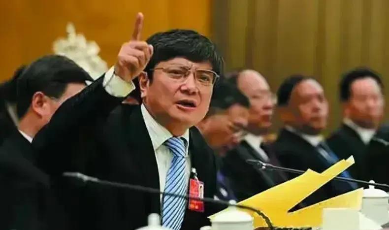 终于明白为什么有人要陷害郑强！因为郑强教授可能要上位当大领导，彻底改变教育局面，