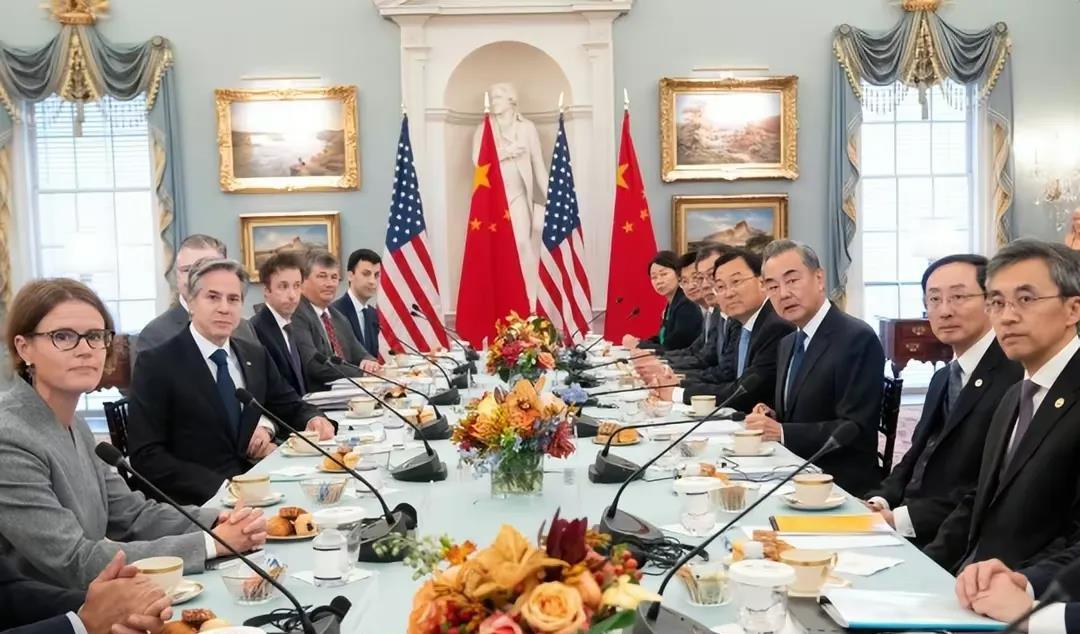 王外长受邀访问美国时，美方人员接待规格逐级提高，从布林肯到沙利文再到总统拜登，而