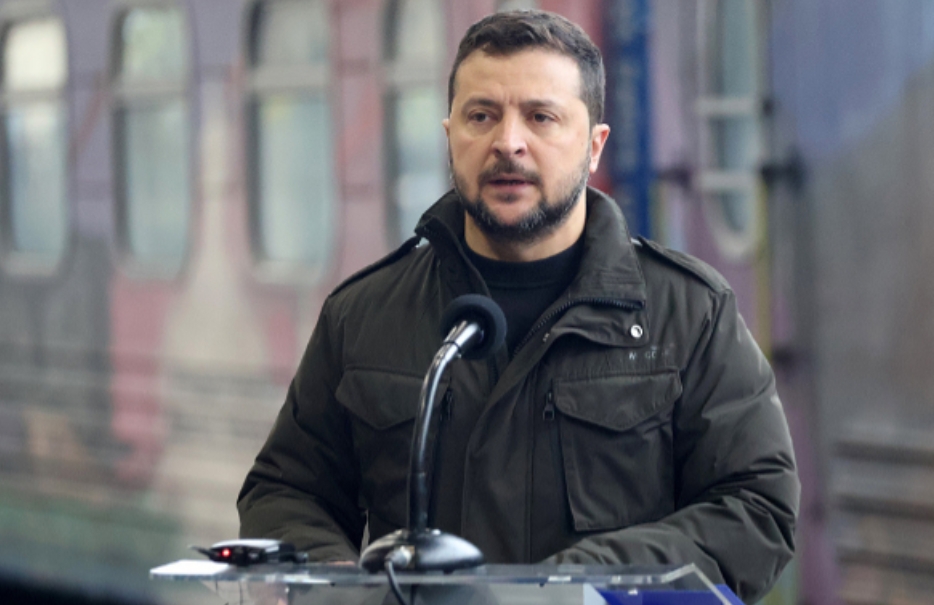 泽连斯基声称，就算没有美国的支持，乌克兰也要继续和俄罗斯打到底。俄罗斯专家认为，