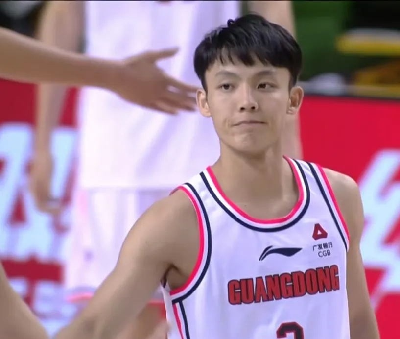 广东轻取同曦，我再次看到了未来的两大本土真核

1. 徐杰，此役可谓是他CBA生