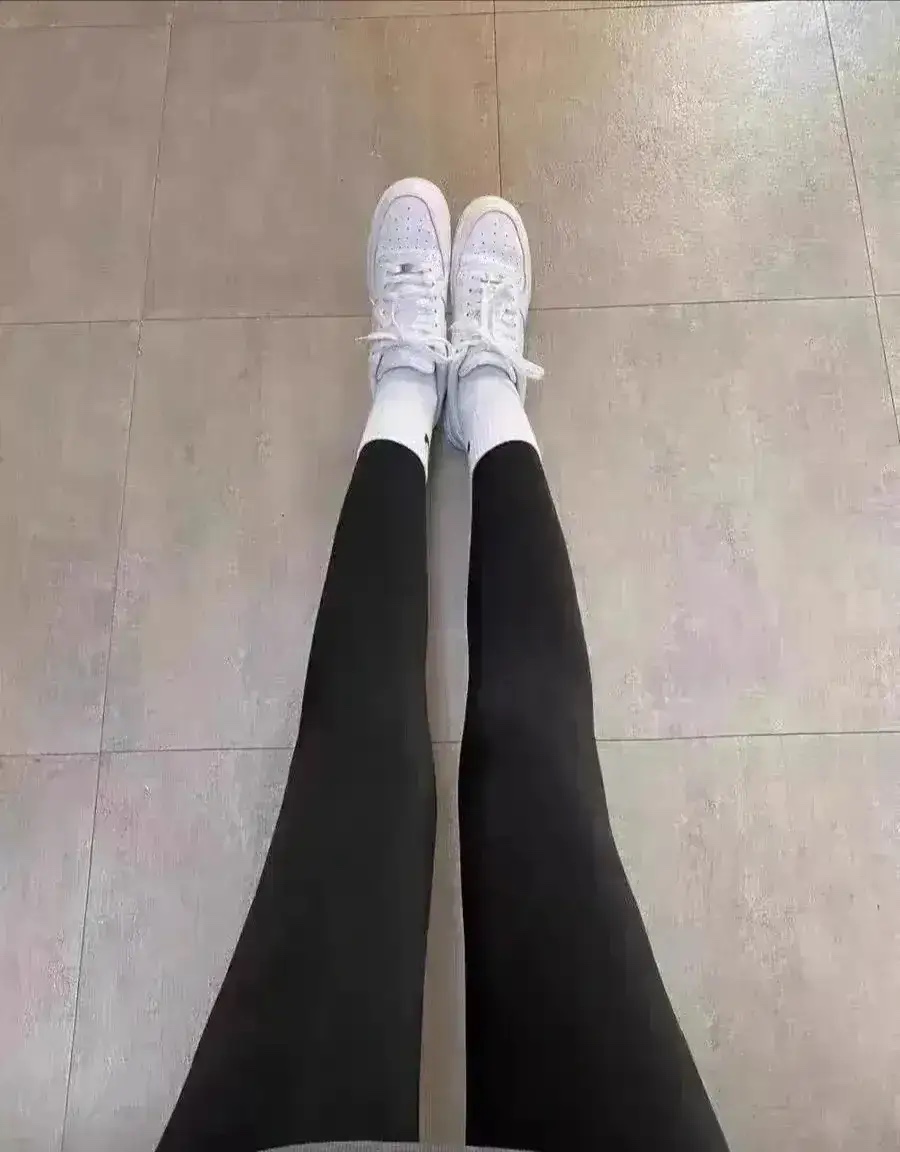 我姐姐当年追我我姐夫的时候，看别的女孩儿都送手织的毛衣，她不会，就在淘宝买了一件