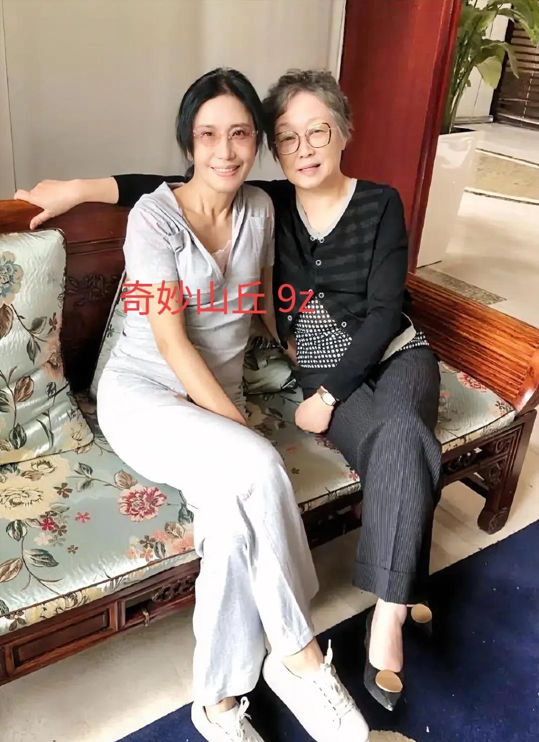 
你能看出左边演员是谁吗？她在80年代末期到90年代初期特别红，简直红得无法形容