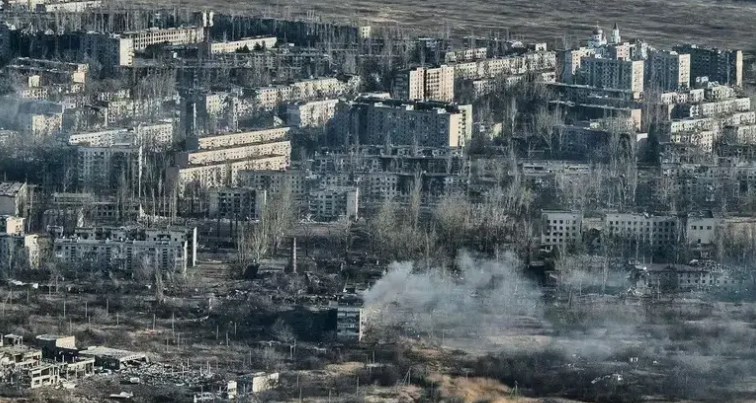 
乌军第三亚速旅被俄军打残，国际军团趴在九号区拒绝支援，泽连斯基还有啥牌可打？乌