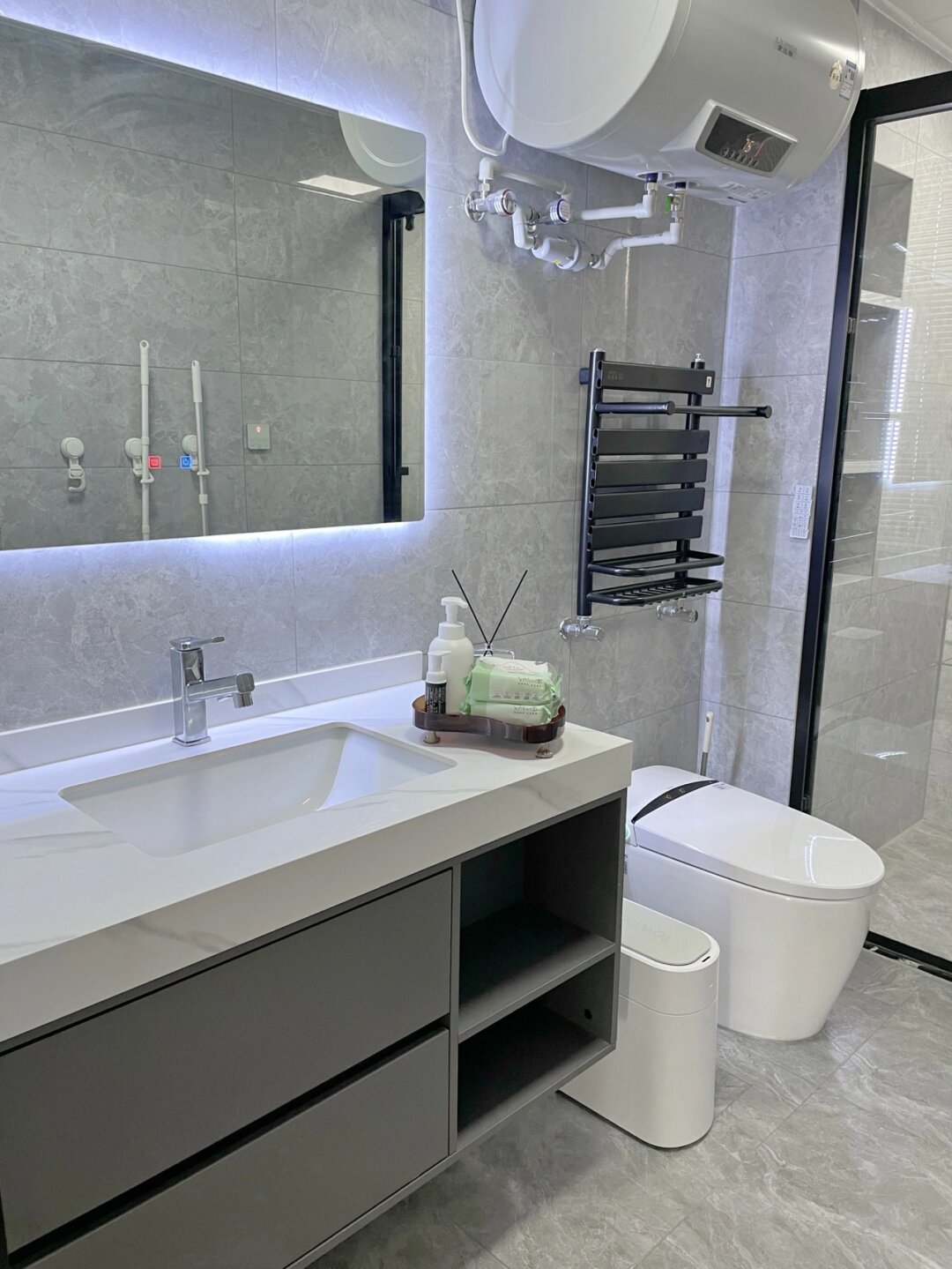 6 ㎡黑白灰卫生间设计｜尺寸大公开
之前分享过我家卫生间，虽然回答过，但是还有很