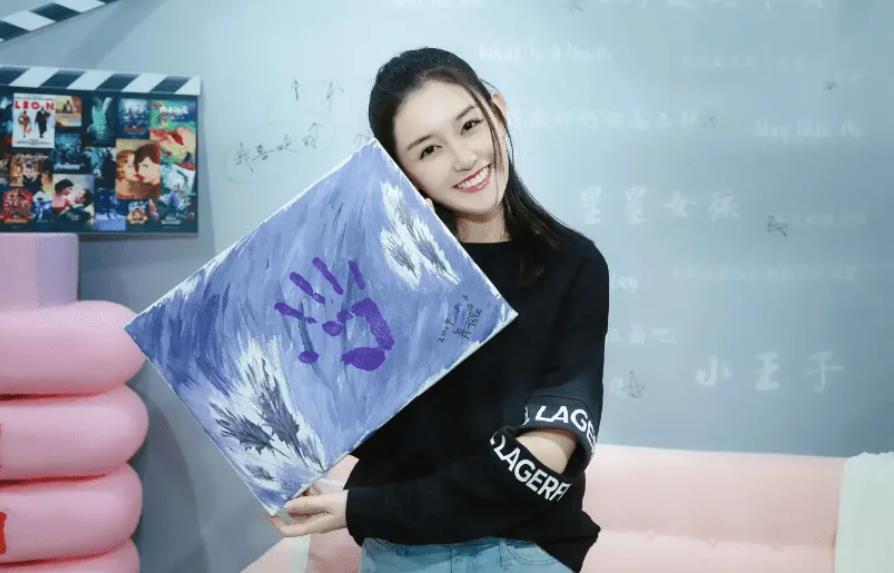 娱乐圈真是个圈，永远不缺新鲜的话题。以前是一线明星的热度很高，引起很多话题。前几