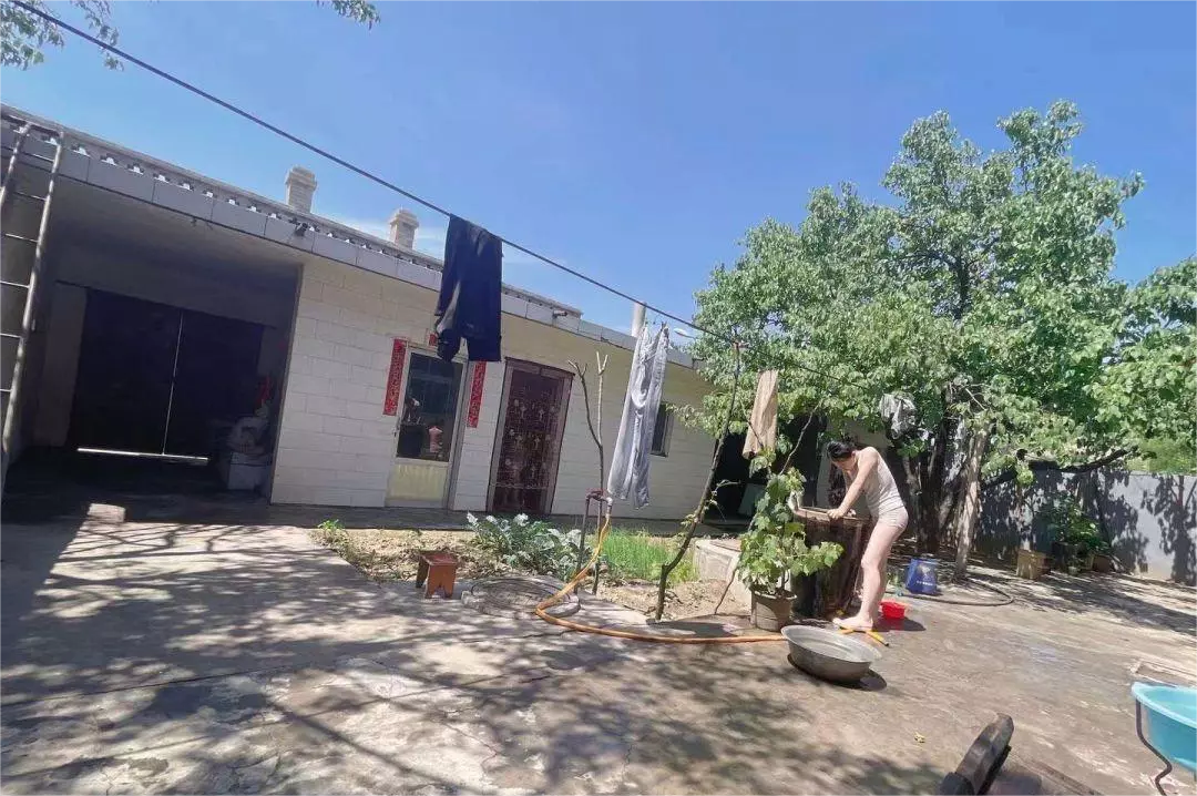 哥！村长让你一个人去趟村委会