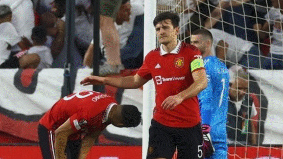 又一个错误导致了损失曼联马奎尔，这次被12岁小将丹·戈尔尖叫