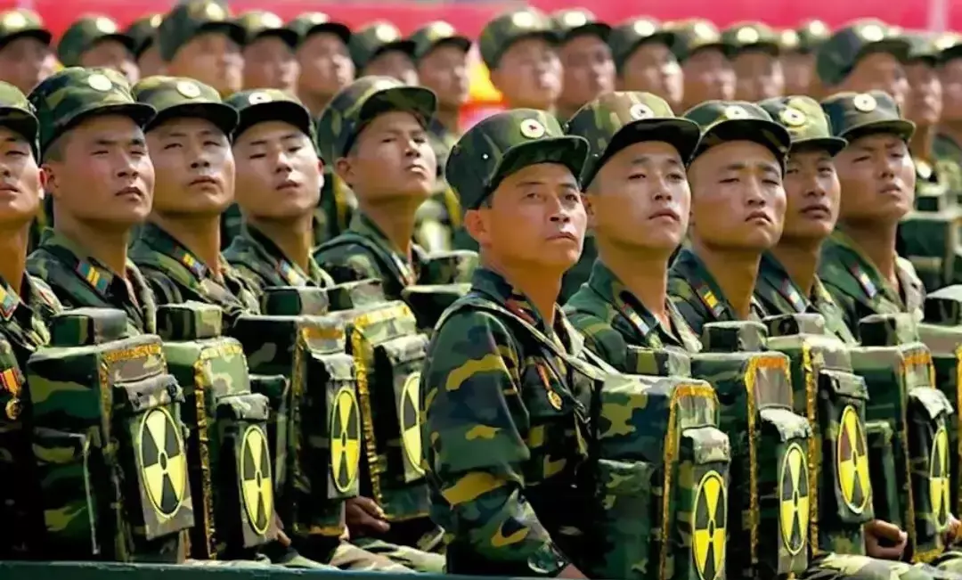 这种装备，这样的军队，就问一声，你怕不怕