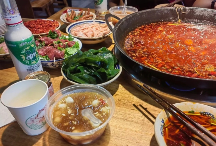 10月1 在家躺尸打游戏。

10月2 白天躺尸，晚上骑摩托跑了260公里高速，