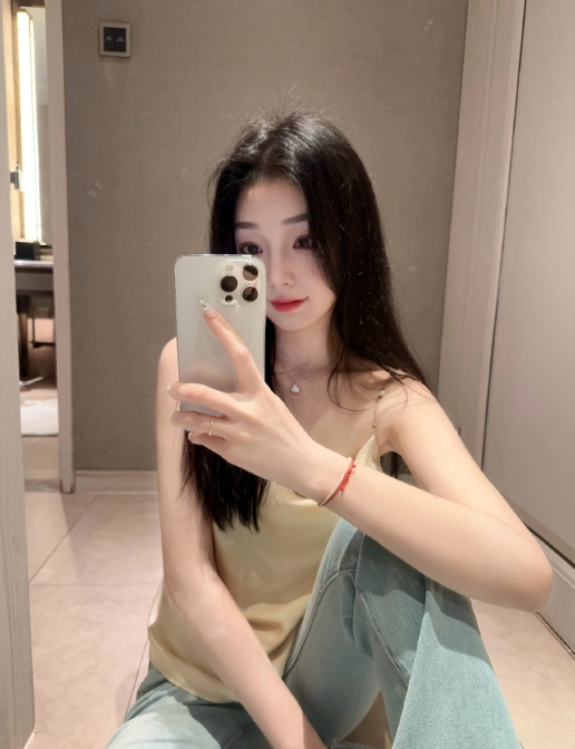 22岁毫不费力坐上劳斯 不靠自己 全靠吾夫  ​​​