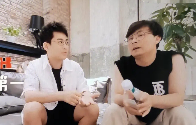 #朝阳打歌中心停播# 这个节目真的是内娱少有的打歌舞台综艺，看到歌手们在舞台闪闪