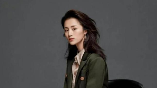 从礼仪小姐到豪门阔太：赵本山如何改变王君平的命运？