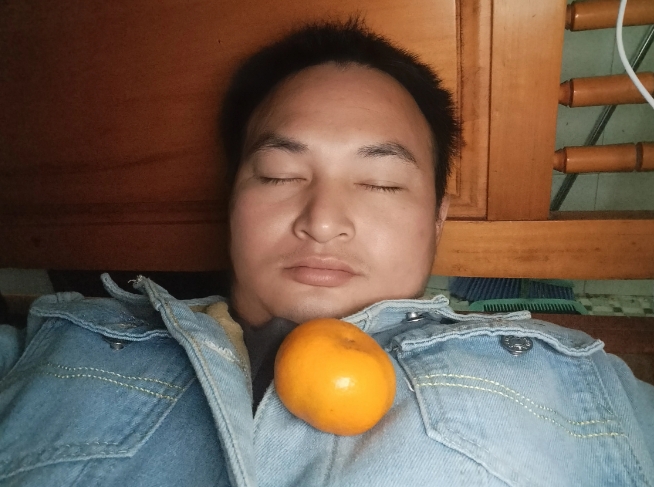 失业三个多月了，身上身无分文，已经饿了两天没吃饭，饿到眼睛都不想睁开，今天就吃一