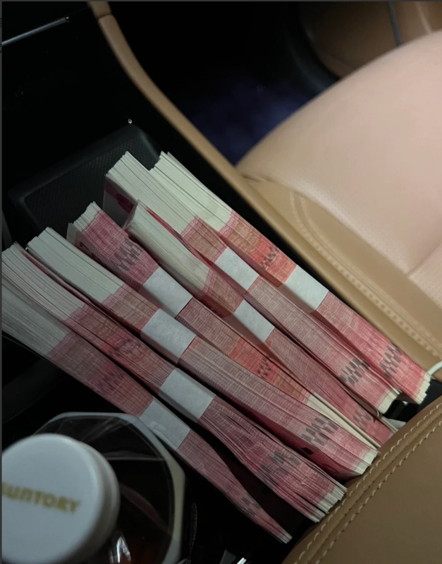 我给领导送礼金6万，他回赠我一盒酒，次月我被提拔，领导问我“酒好喝吗？”我愣了一